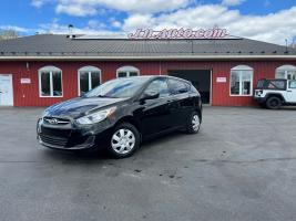 Hyundai Accent 2013 5 vit, 8 pneus $ 5942